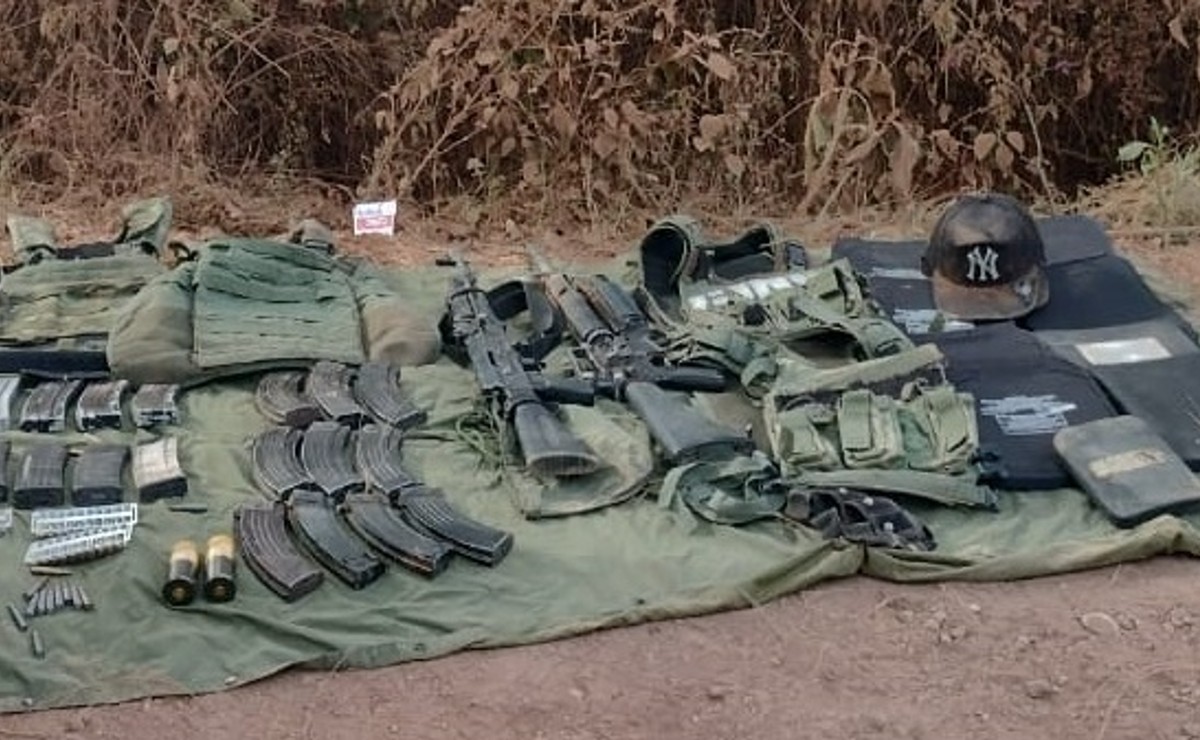 Armas aseguradas tras enfrentamiento en Mazamitla, Jalisco (Cortesía)
