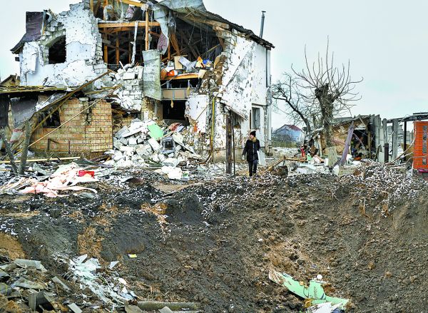El ataque ruso con cohetes en Hlevakha, en Kiev, entre los riesgos globales. Roman Hrytsyna/AP