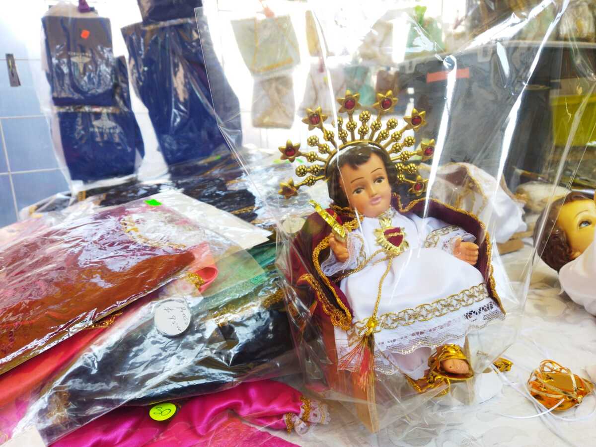 El ayuntamiento de Pachuca permitió a los vendedores colocarse entre otros sitios del centro, sobre la calle de Ocampo (Elizabeth Hernández)