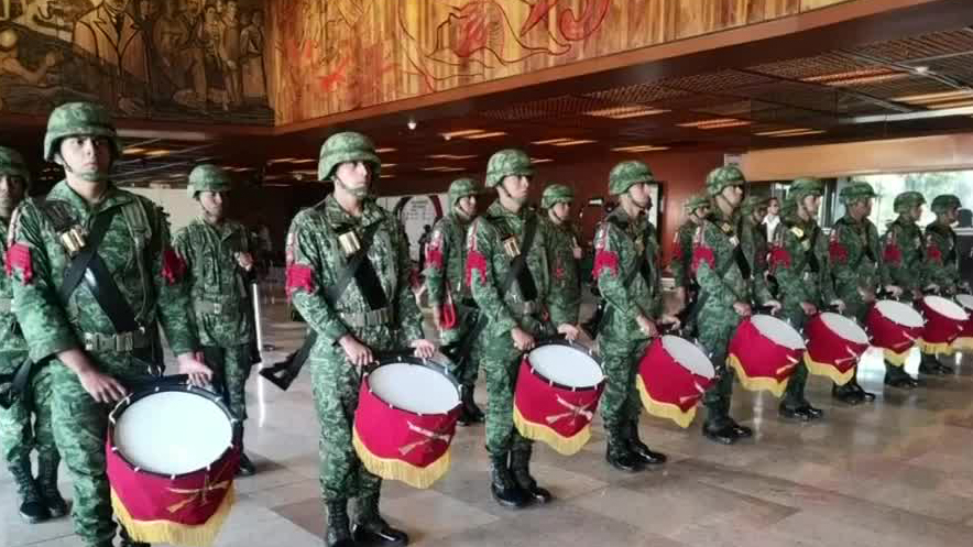 Congreso abre periodo ordinario entre protestas por acceso a militares armados al Senado