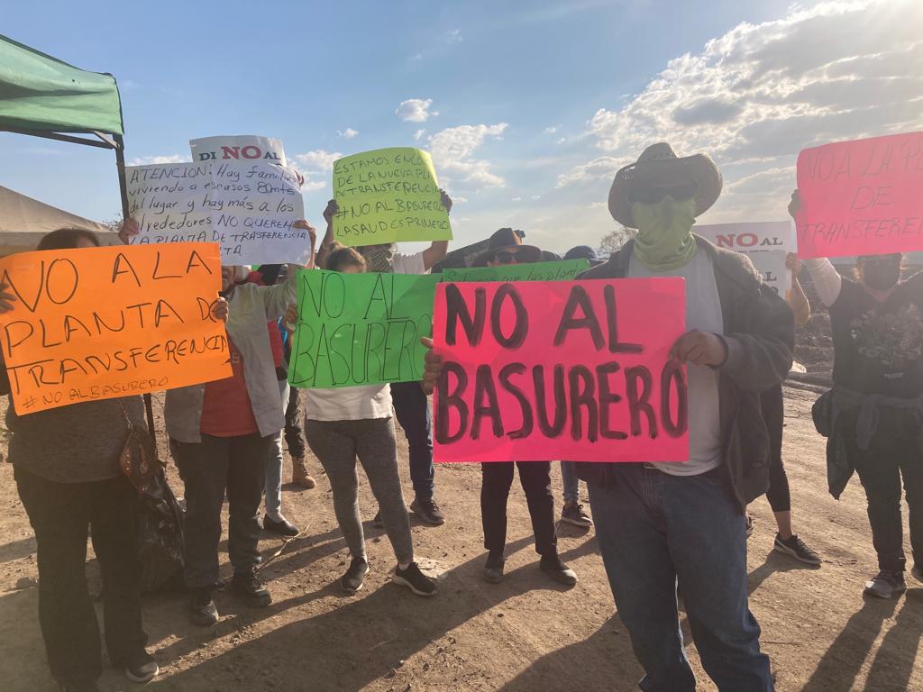 Los habitantes aseguraron que el plantón estará instalado hasta que se reubique la planta. (Dalia Rojas)