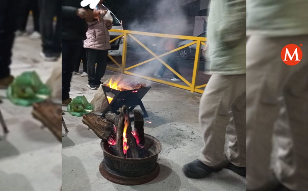 Padres de familia se cooperaron para comprar la carne.