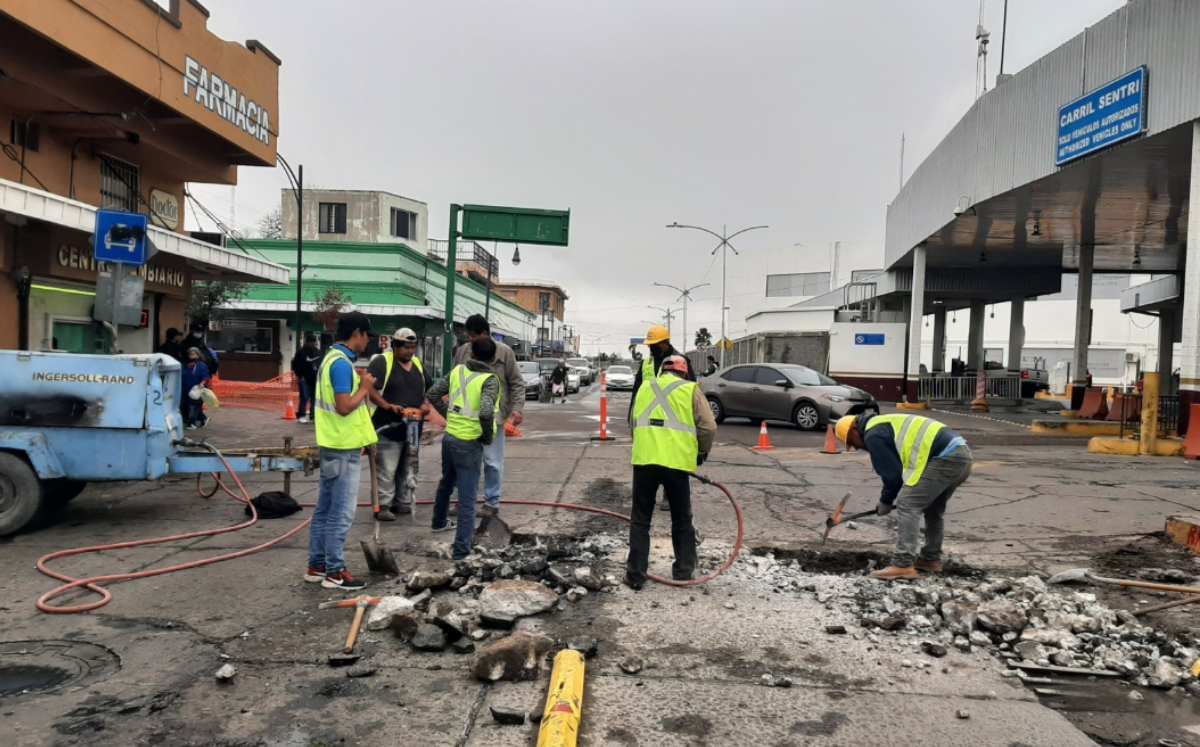 Trabajos en acceso el puente 1 en Nuevo Laredo. (Lucía Cisneros)