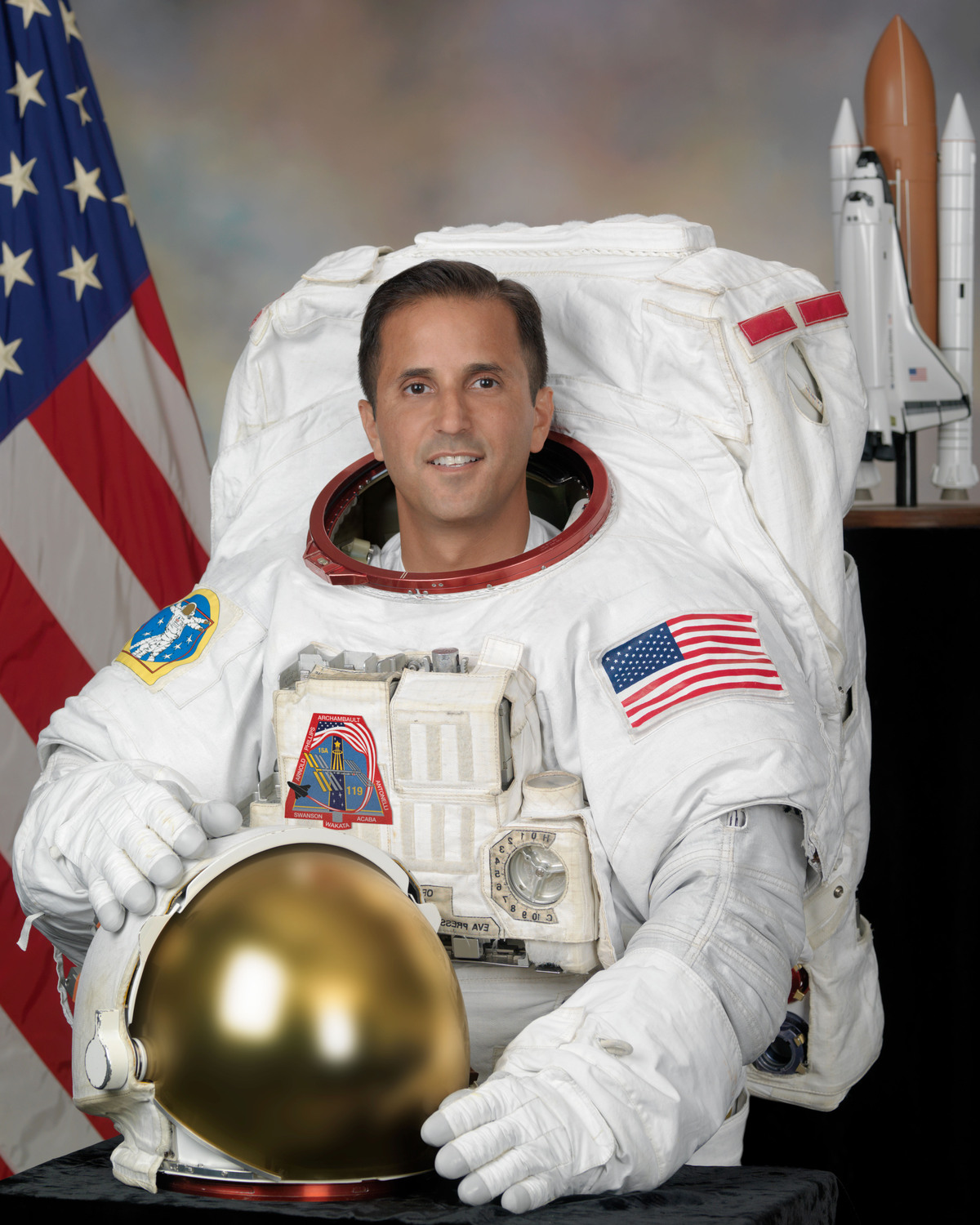 Astronauta de origen puertorriqueño, Joseph Acabá, que ha estado un total de 306 días en el espacio.  (EFE)