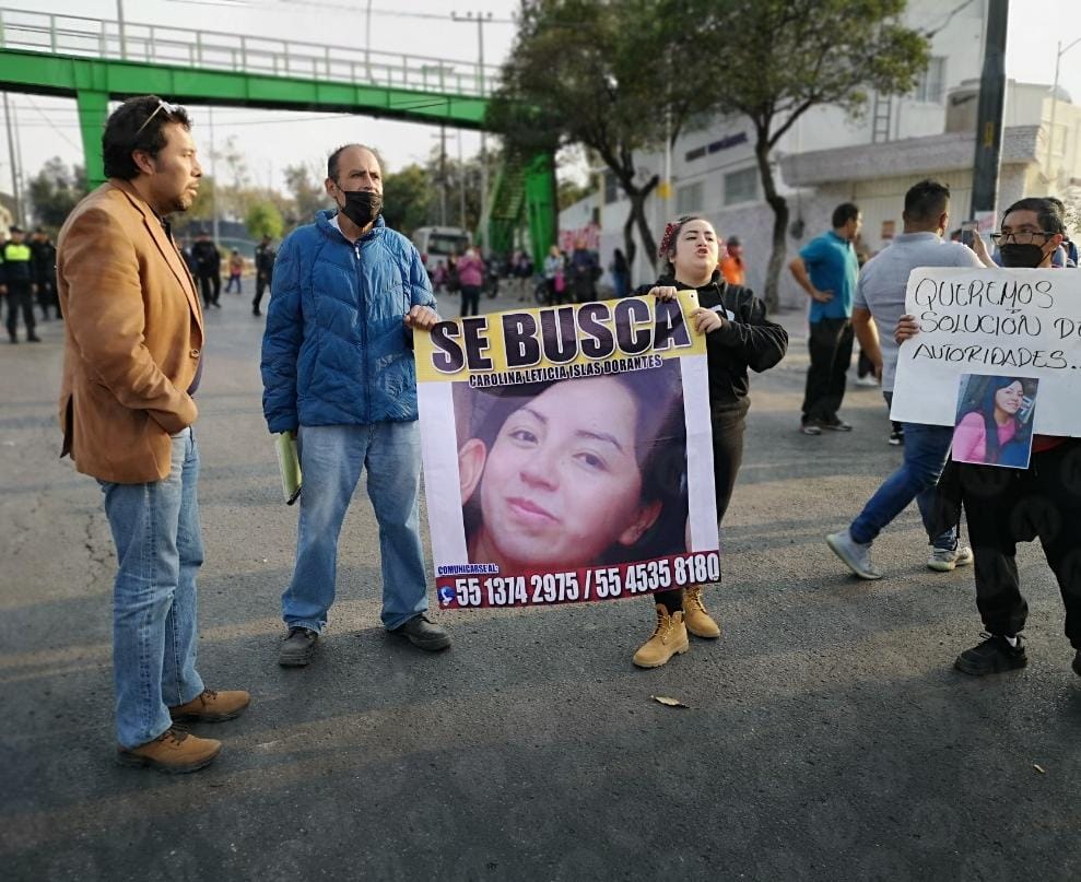 Al menos 50 personas se han manifestado desde las 11:00 horas.