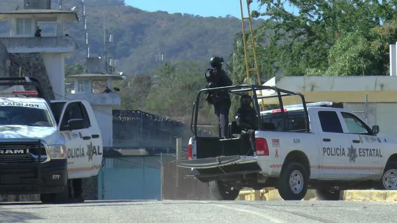 En Guerrero, internos protestan dentro del Cereso de Acapulco