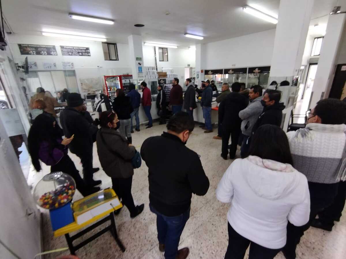 Largas filas y tamales caros durante Día de la Candelaria en Monterrey | Leonel Rocha