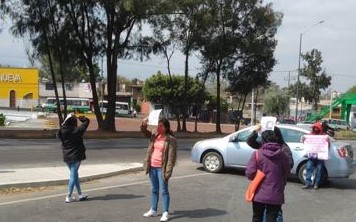 Los manifestantes bloquearon el paso en ambos sentidos. | @Ovial