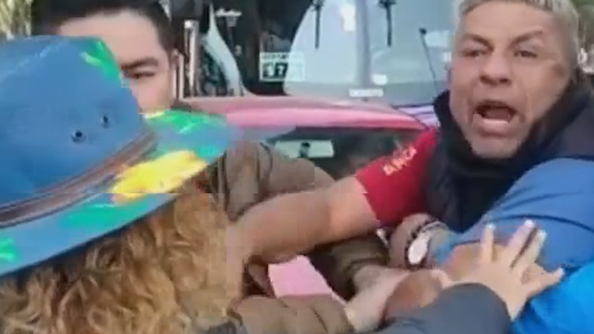 Se desatan los golpes en protesta en Viaducto Tlalpan