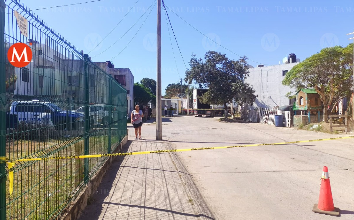 Autoridades detiene a conductor en fraccionamiento Arboledas. (Anahy Meza)