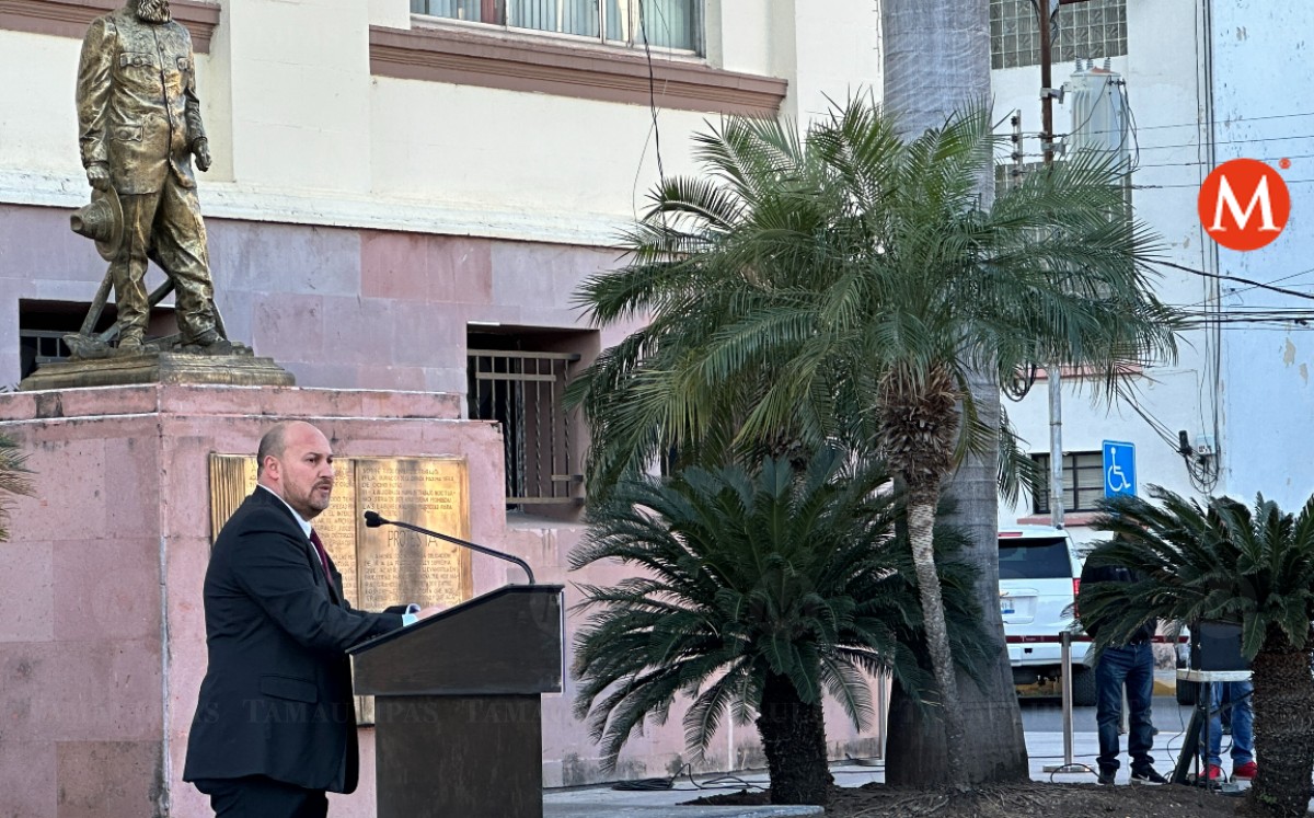 Héctor Villegas, secretario general, encabezó la ceremonia. (Antonio Hernández)