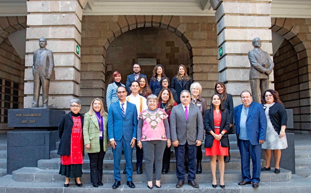 SEP y asociación impulsan educación bilingüe de mexicanos en California. | Especial