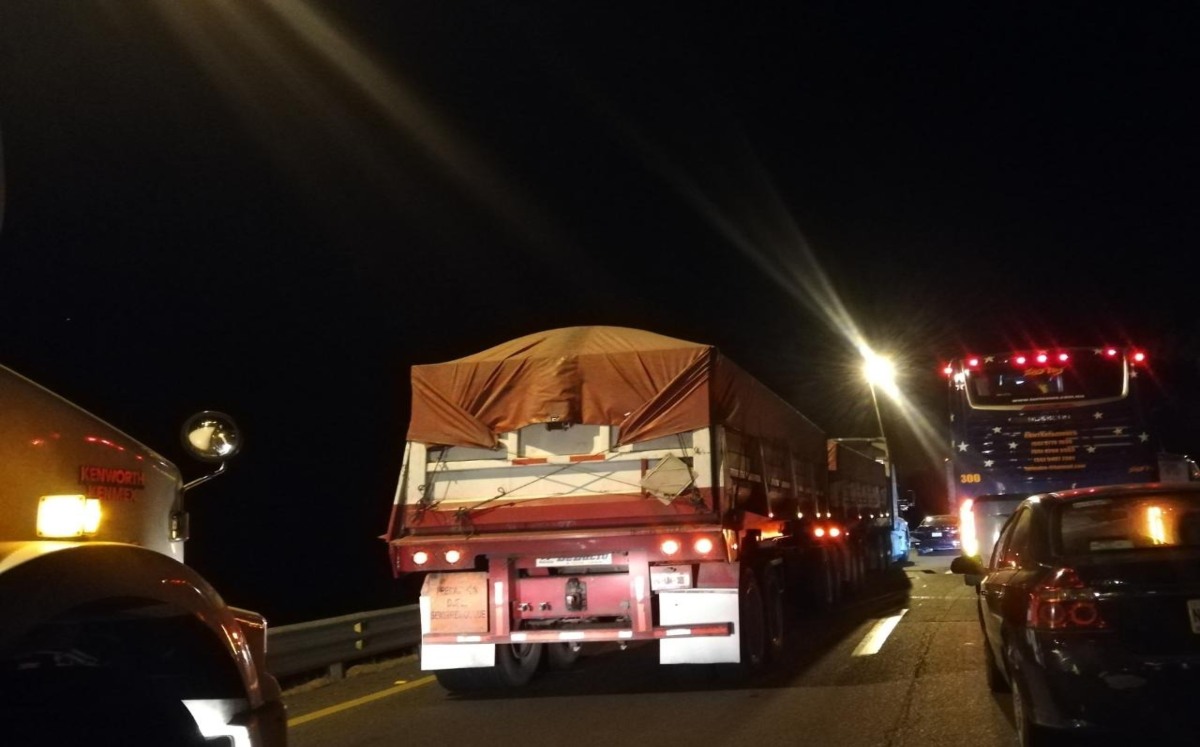 Camiones en autopista | Jaime Zambrano