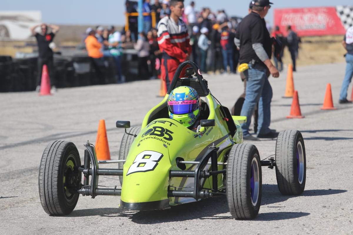Más de 40 pilotos participaron ayer domingo en el Show Run de Fórmulas. (Rolando Riestra)