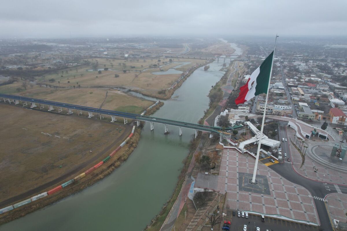Continúan las acciones de búsqueda para dar con el ecuatoriano Patricio Bonilla Tisalema, cuya familia fue dividida por la corriente del río.