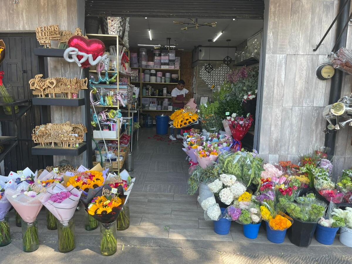 Floristas y proveedores se preparan para San Valentín en Guadalajara (karla Victoria Rodríguez)