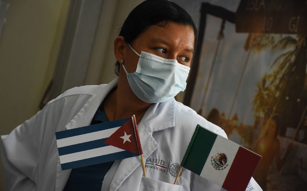 Llegaron 51 médicos cubanos quienes acudieron al llamado del programa del IMSS. | Cuartoscuro