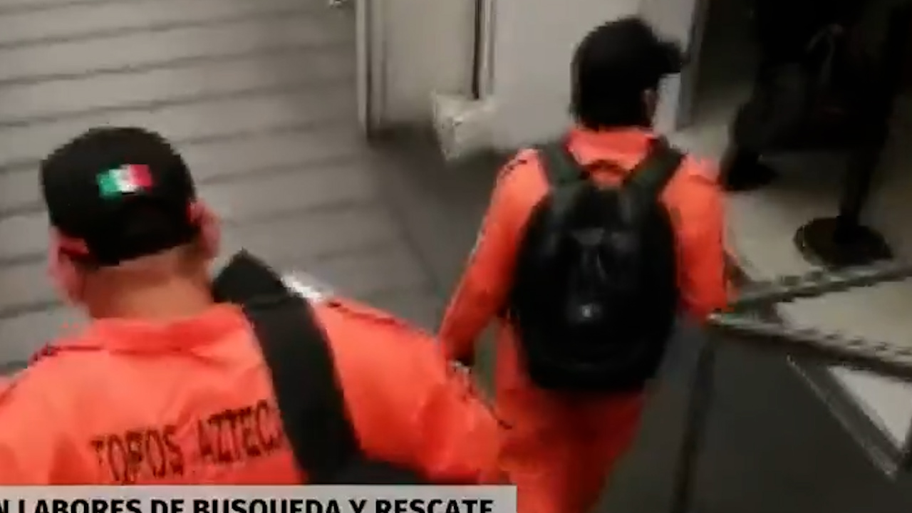 Grupo de 'Topos Tlatelolco Azteca' viaja a Turquía desde el AICM