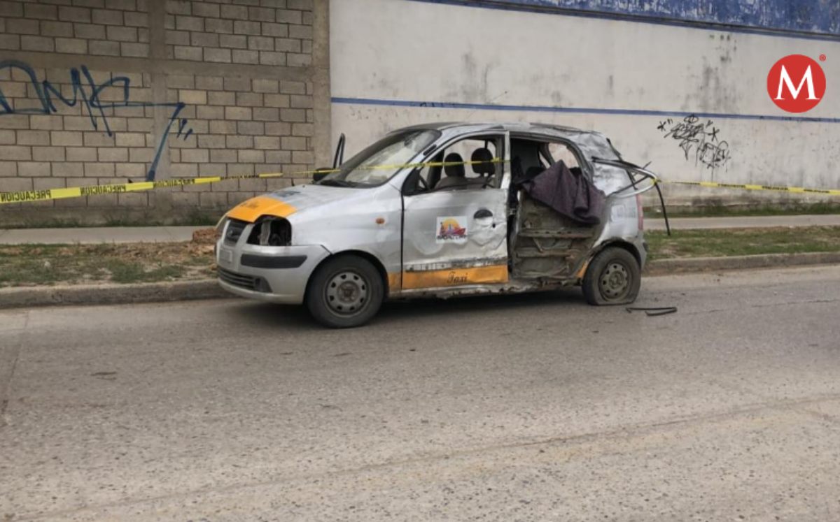 Taxi choca contra remolque en Altamira. (Jaime Maya)