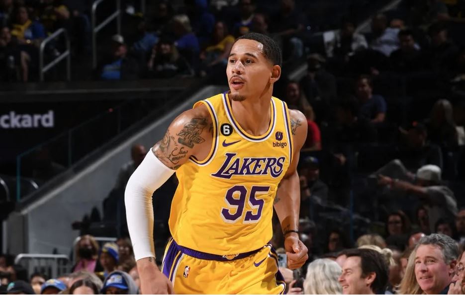 El mexicano Juan Toscano saldría de los Lakers