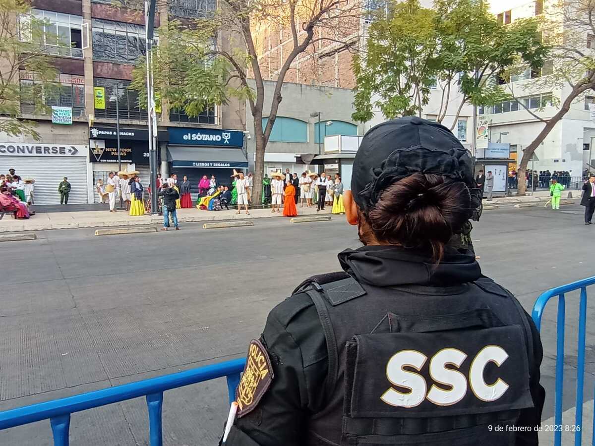 Elementos de la SSC de CdMx resguardan la vialidad.