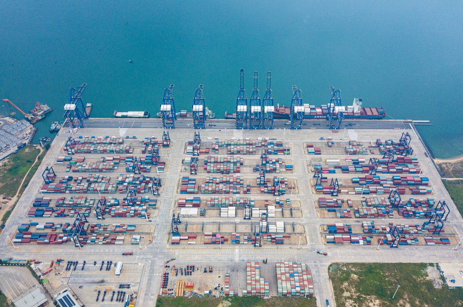 Foto del 5 de noviembre de 2022 muestra la terminal internacional de contenedores de Yangpu, provincia de Hainan, China. (Xinhua/Pu Xiaoxu)
