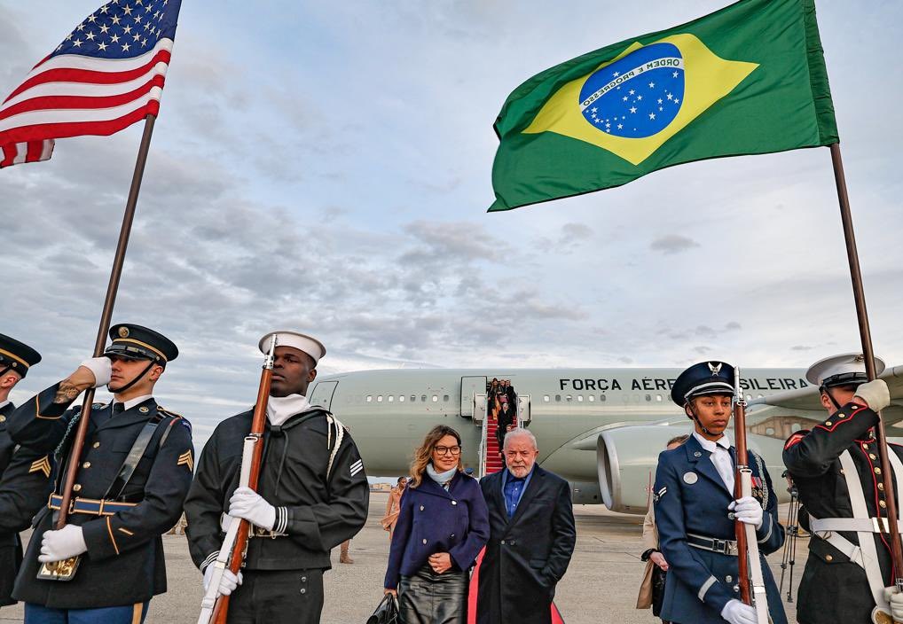 Llega a Estados Unidos el presidente de Brasil, Luiz Inácio Lula da Silva y su esposa Rosángela.