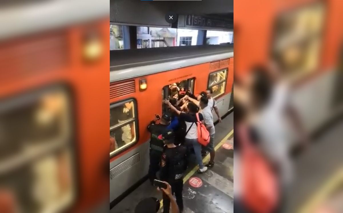 Pelea en Metro de CdMx. (Especial)