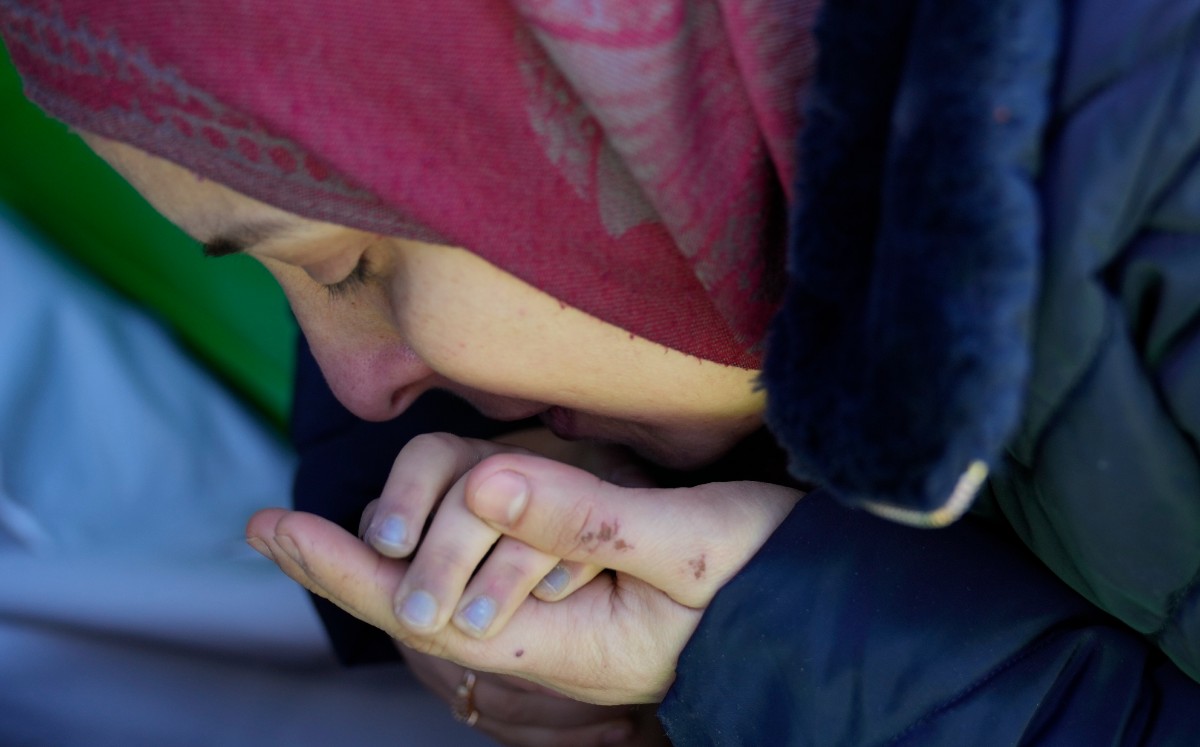 En Siria, familiares acogen a huérfanos tras sismo; hacen último esfuerzo para hallar sobrevivientes. | AP