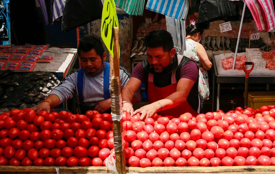 Banxico revisa al alza expectativas de inflación; llegará a objetivo en cuarto trimestre de 2024