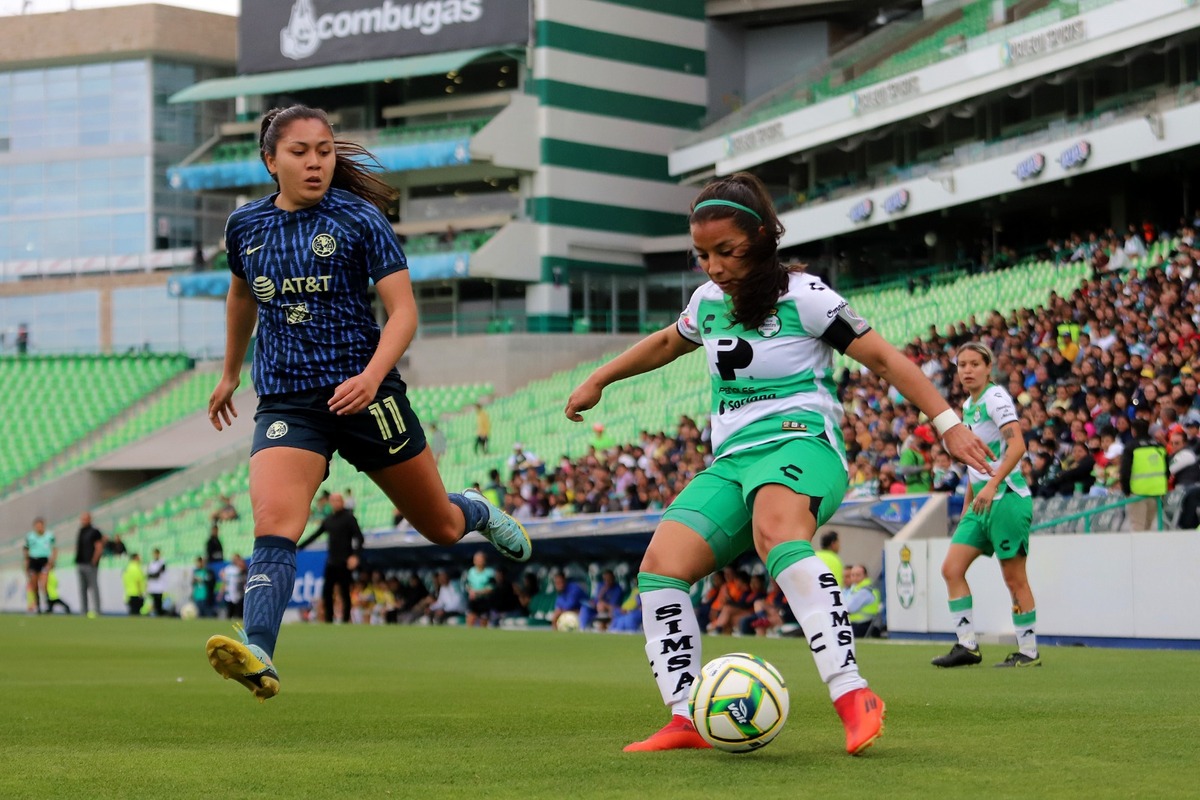 El partido arrancó con algunas emociones en las porterías. (Rolando Riestra)