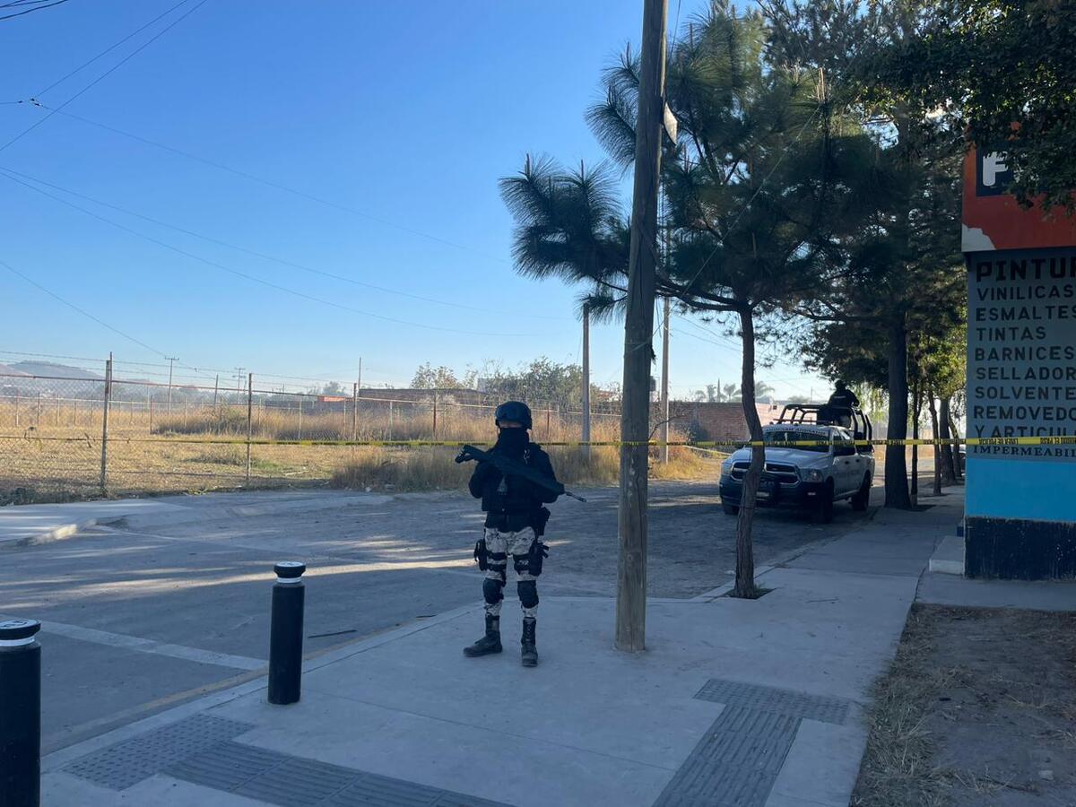 Resguardan presunto narcolaboratorio en Zapopan (Karla Victoria Rodríguez)