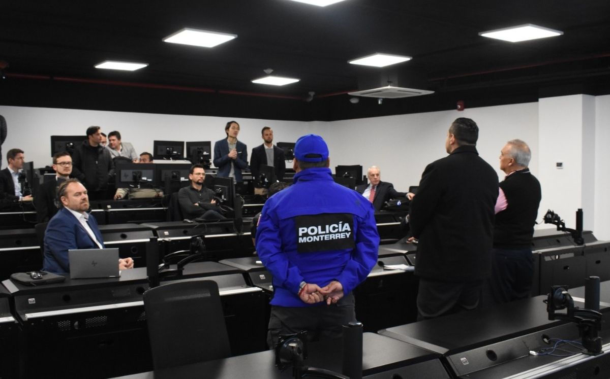 Los empresarios visitaron las instalaciones del C-4 de Monterrey para conocer parte de las acciones y estrategias de seguridad. Foto: Especial