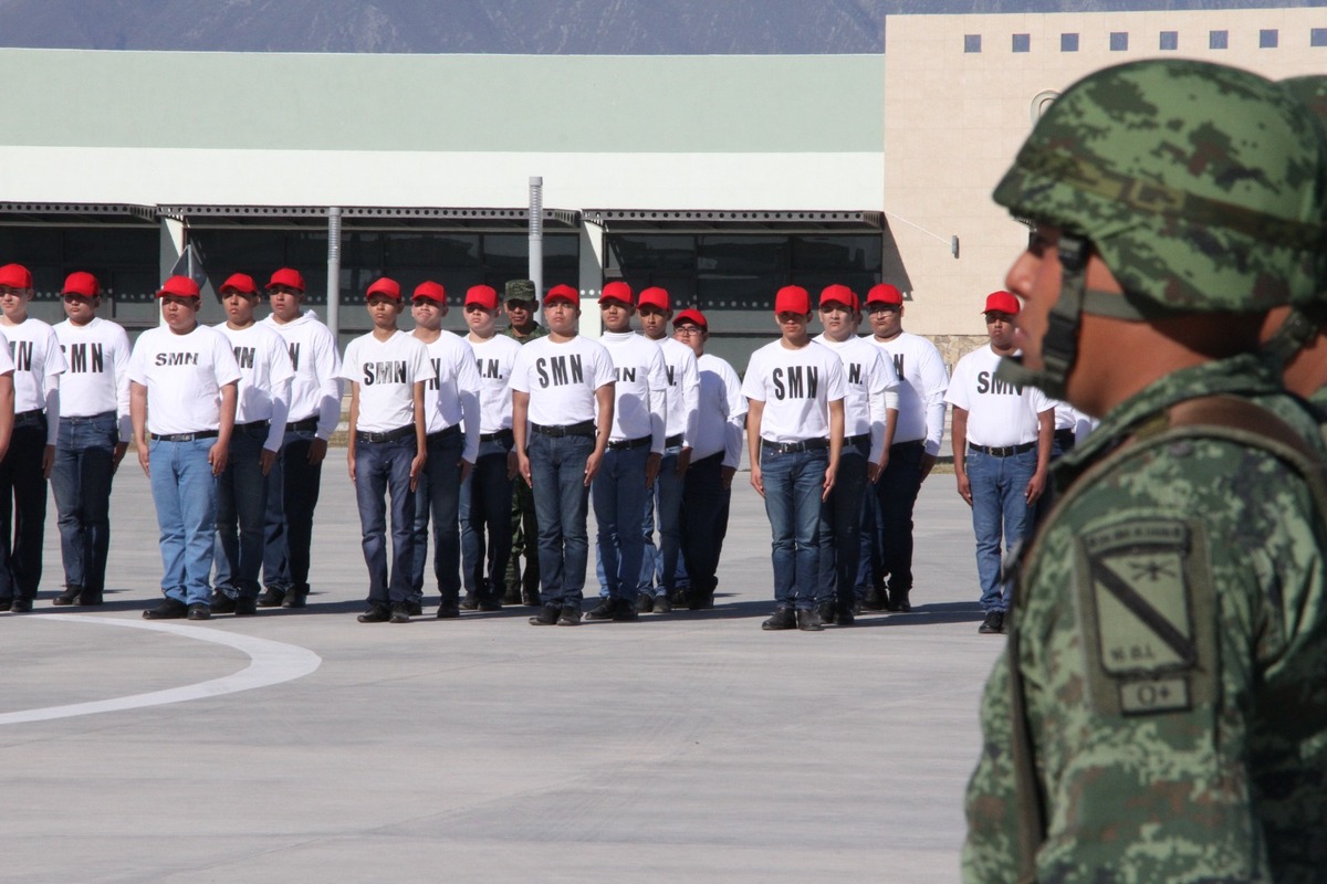 732 jóvenes y remisos iniciaron su Servicio Militar Nacional (SMN) en busca de obtener su cartilla militar.| Leonel Rocha