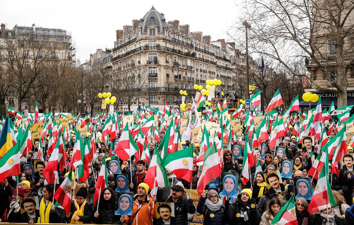 La mayoría de los protestantes eran exiliados de Irán (EFE)
