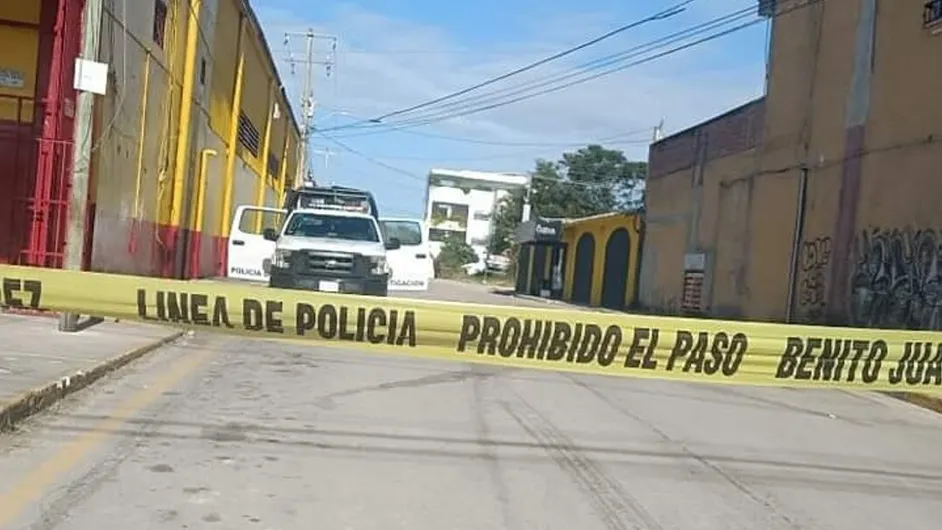 En Playa de Carmen, catean bar por asesinato de 4 inspectores de tesorería municipal