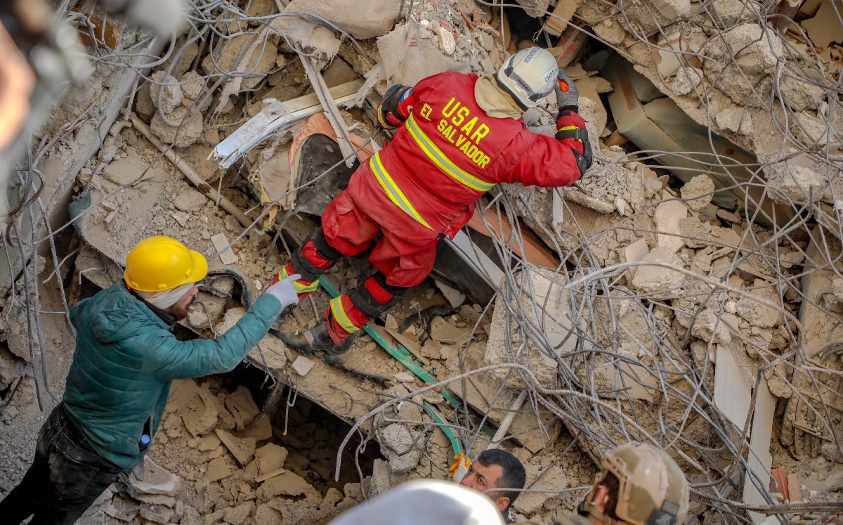 Reportan rescate de niña de 12 años tras seis días del sismo en Turquía. | Twitter