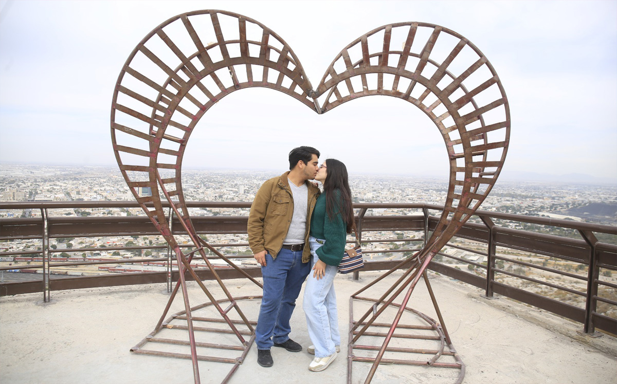 Cerro de las Noas, un lugar de encuentro para enamorados en Torreón. | Mauricio Román