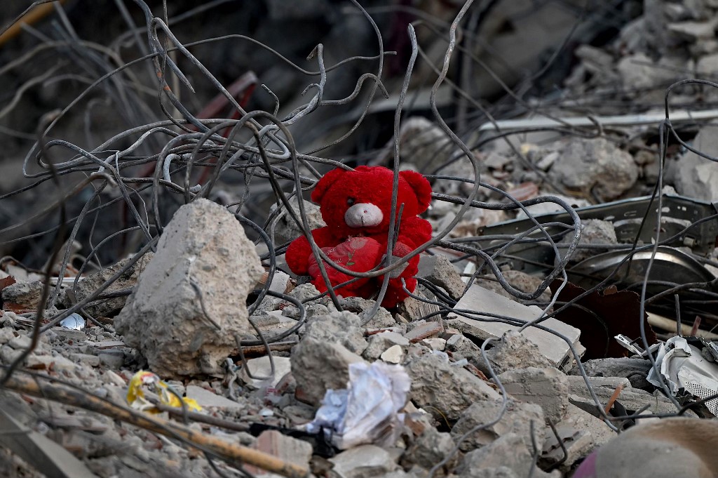 Los edificios en varias zonas de Turquía y Siria quedaron en escombros. | AFP