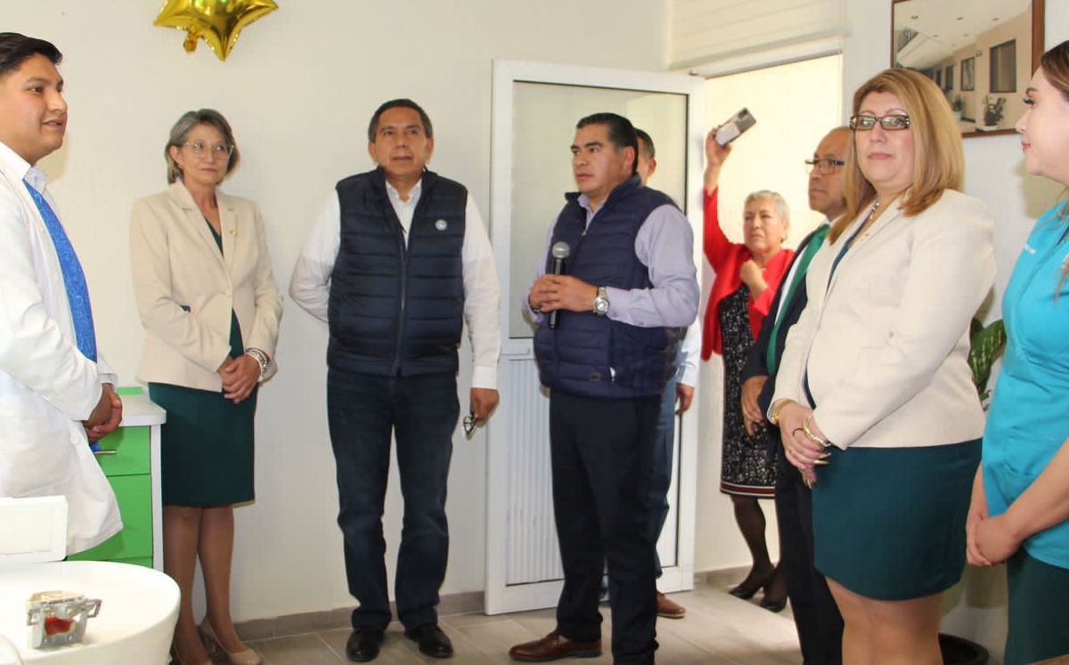 Entrega Marco Aurelio Carbajal rehabilitación de consultorio dental en San Martín de las Pirámides. Especial
