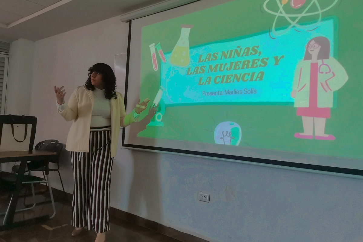 Marlies Solís Rodríguez,  fundadora del grupo Curie-osos y parte de la Red de Divulgación Científica del Norte de México. (cortesía)