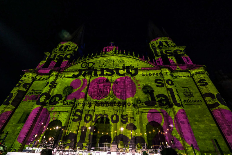 En el Centro Histórico de la ciudad se inauguró ayer un carrusel y hoy comienza la sexta edición del Festival GDLuz. (ESPECIAL)