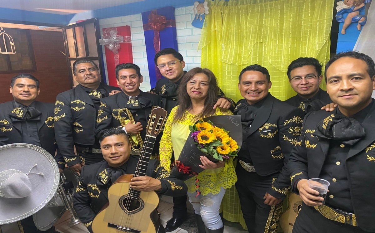 Doña Mary recibe serenata | Especial
