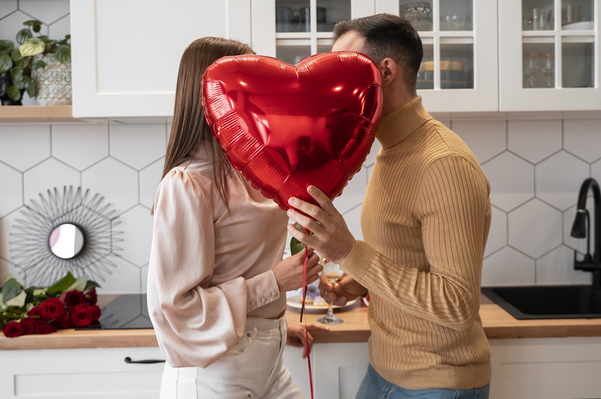Al iniciar la vida amorosa en la adultez puede ser más sano y duradero. (freepik.es)
