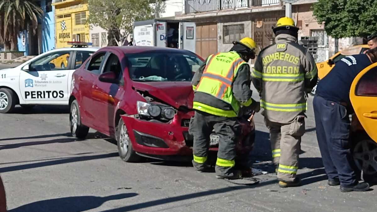 El percance vial tuvo lugar sobre la Calzada Raúl A. Madero. (Especial)