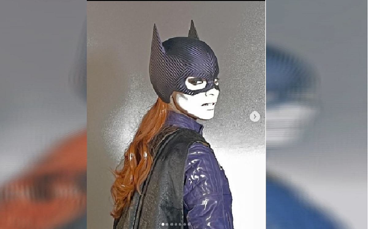 BATGIRL/ @lesliegrace