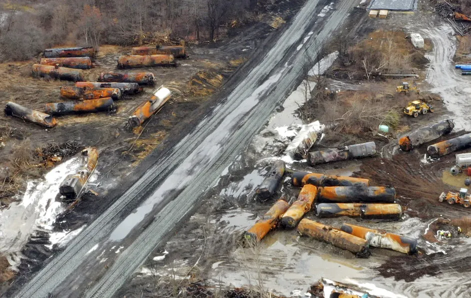 Descarrilamiento de tren con cloruro en Ohio: esto sabemos del "Chernóbil químico" de EU