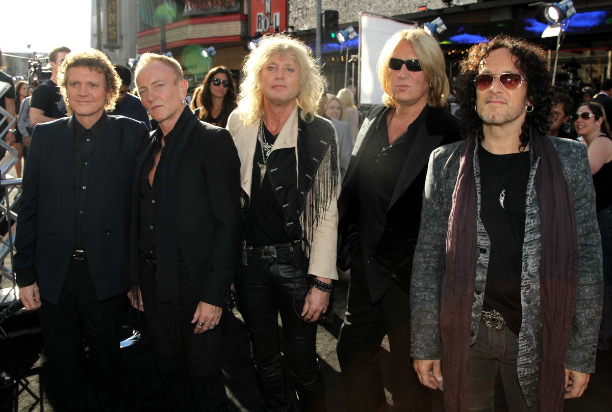 Phil Collen (segundo de izq. a der.) explicó que la pandemia liberó su trabajo, produciendo el álbum Diamond Star Halos. Especial