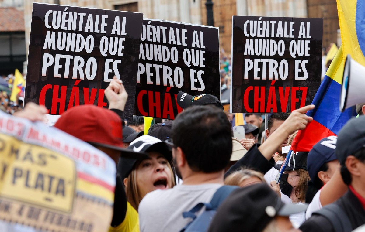 Protestas contra las reformas del presidente Petro en al ciudad de Bogotá (EFE)