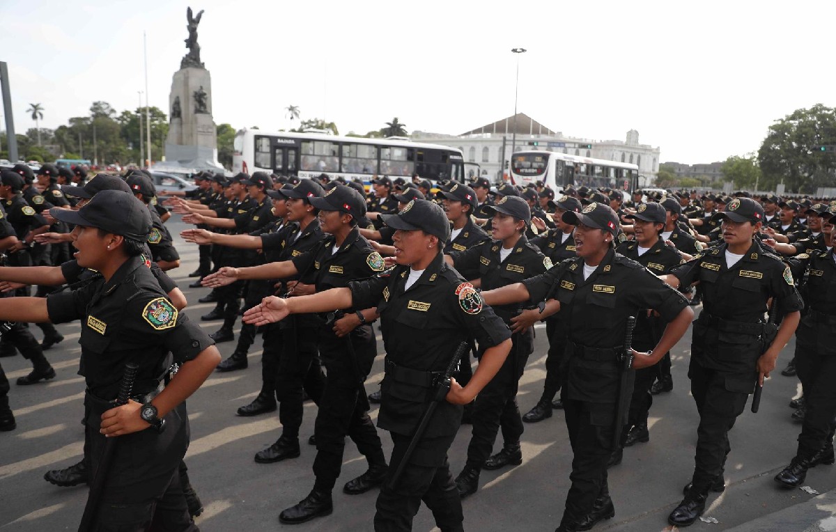 Despliegue de policías en Lima (EFE)